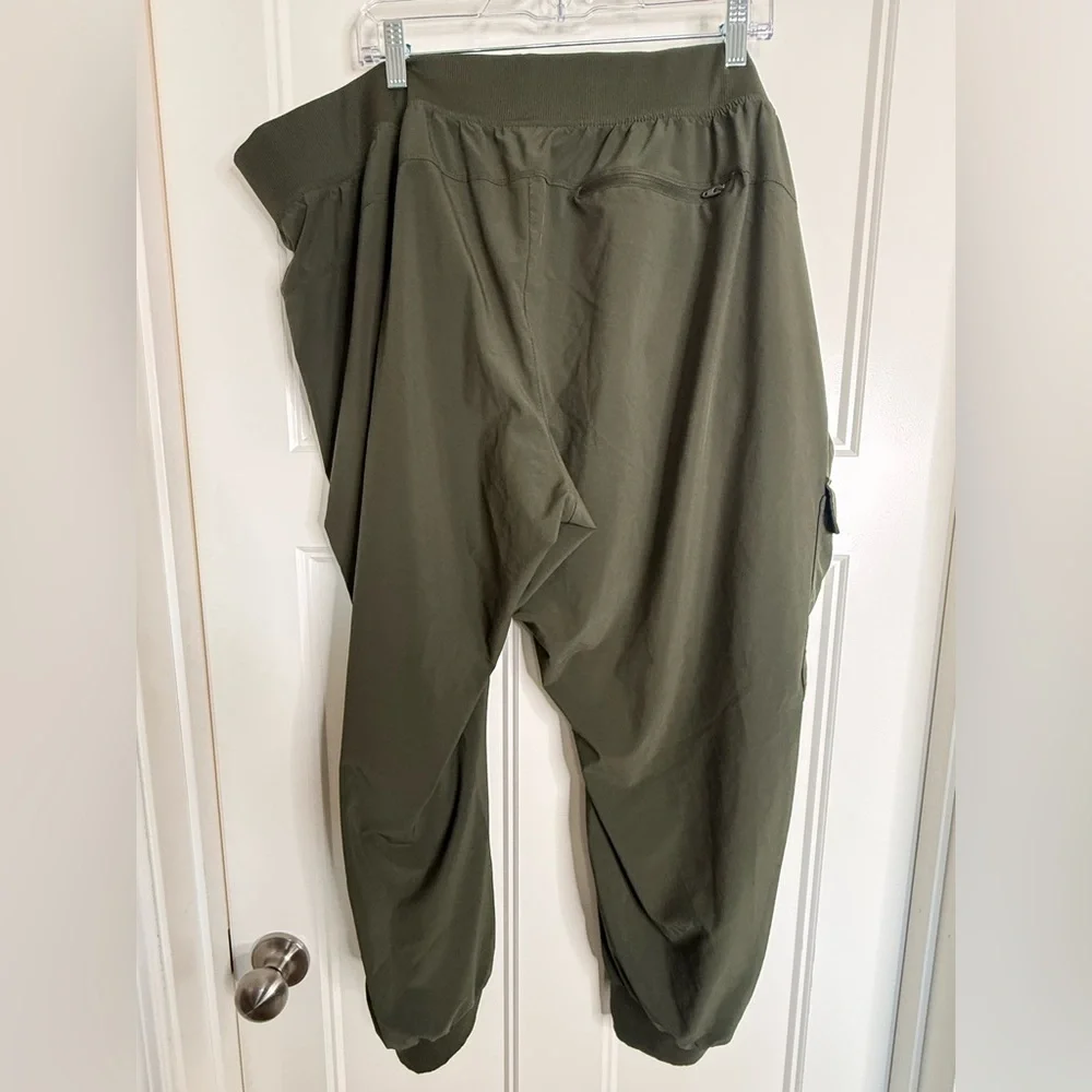 Women’s All in Motion Joggers/ taper pants Bundle Grey, Olive, & Black, 3X - Picture 9 of 15